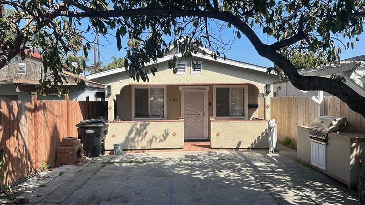 College students-3 rooms available!