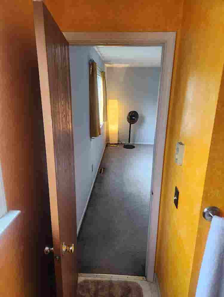 LARGE ROOM with private bathroom