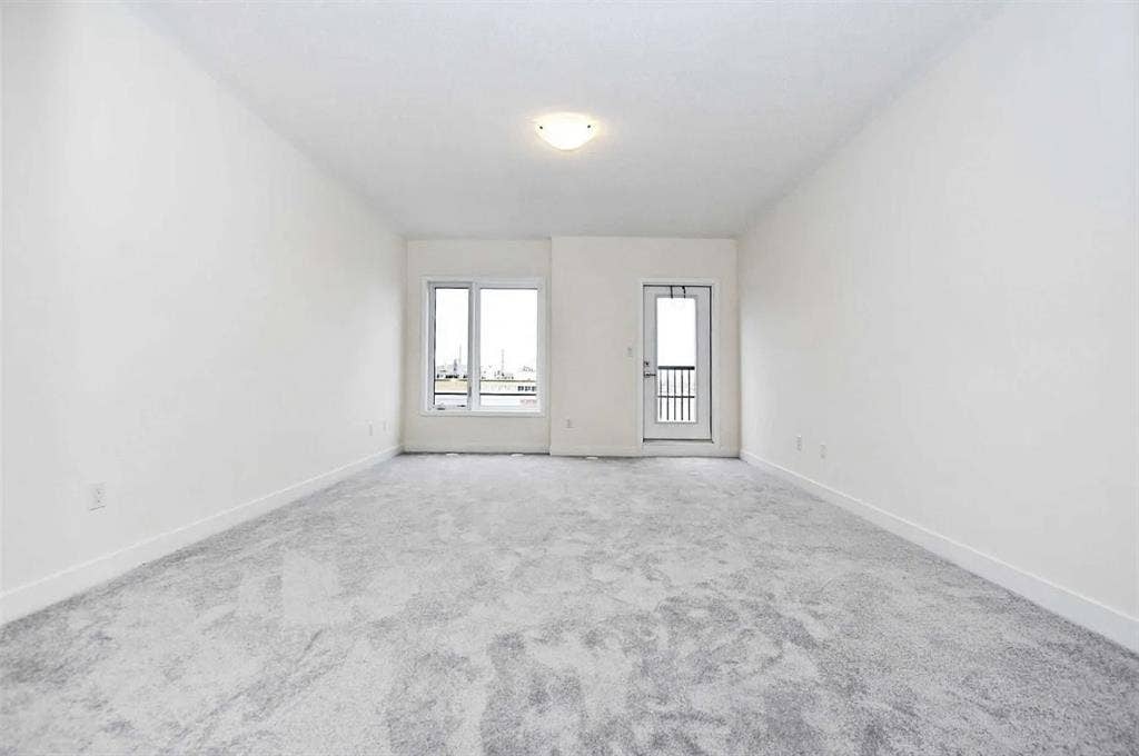 Room for rent with 2 roomies