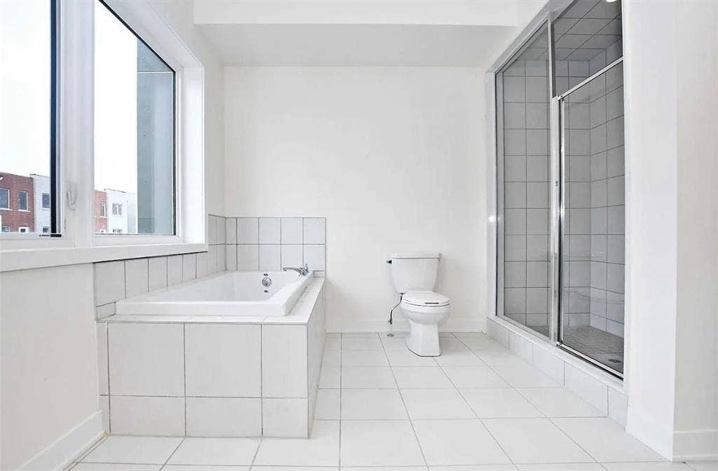 Room for rent with 2 roomies