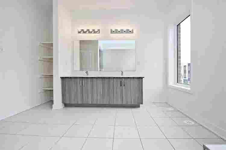Room for rent with 2 roomies