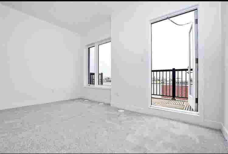 Room for rent with 2 roomies