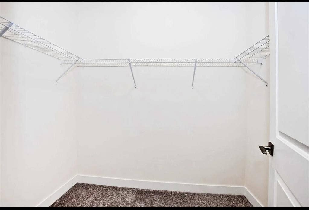 Room for rent with 2 roomies