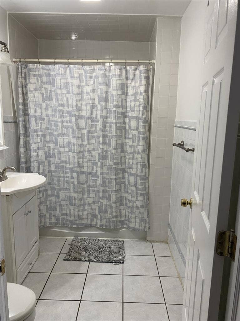 Large private bedroom for rent!