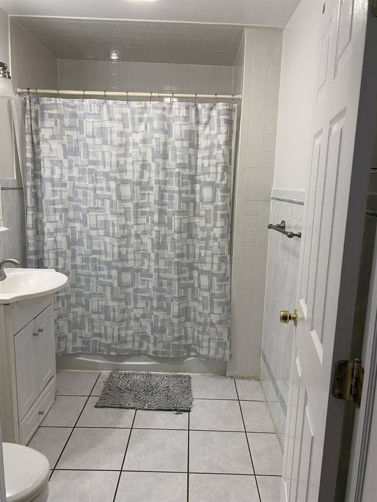 Large private bedroom for rent!