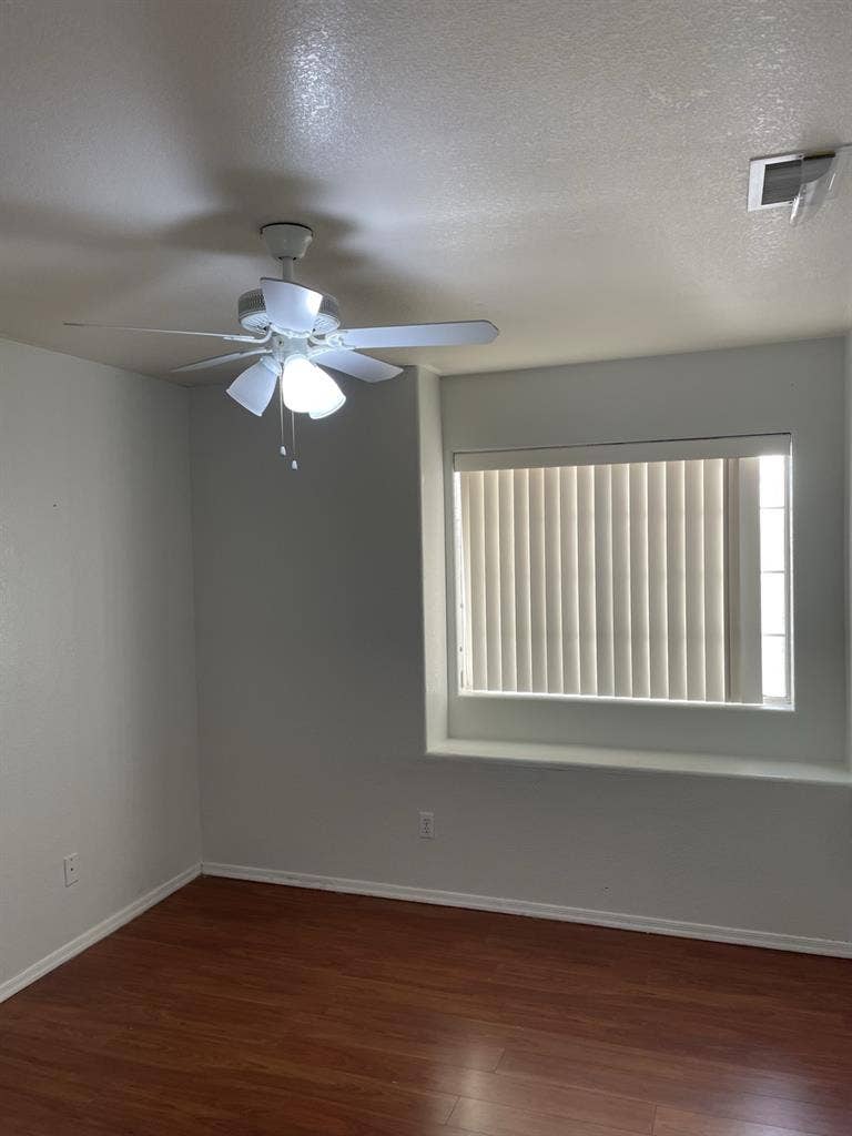 Spacious rooms available in house