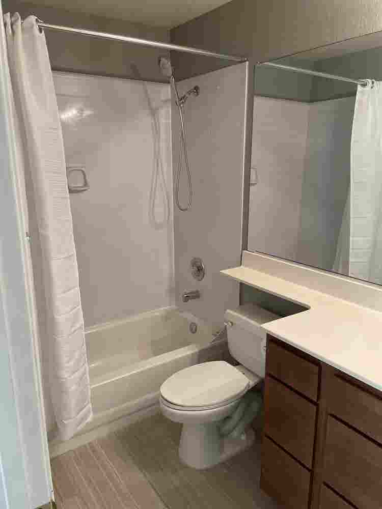 Spacious rooms available in house