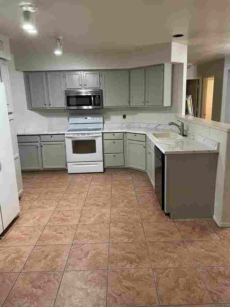 Spacious rooms available in house