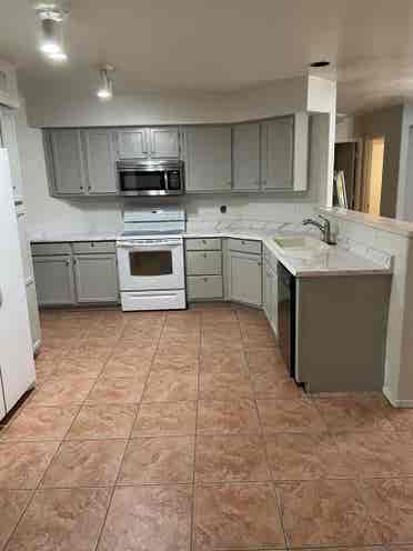 Spacious rooms available in house
