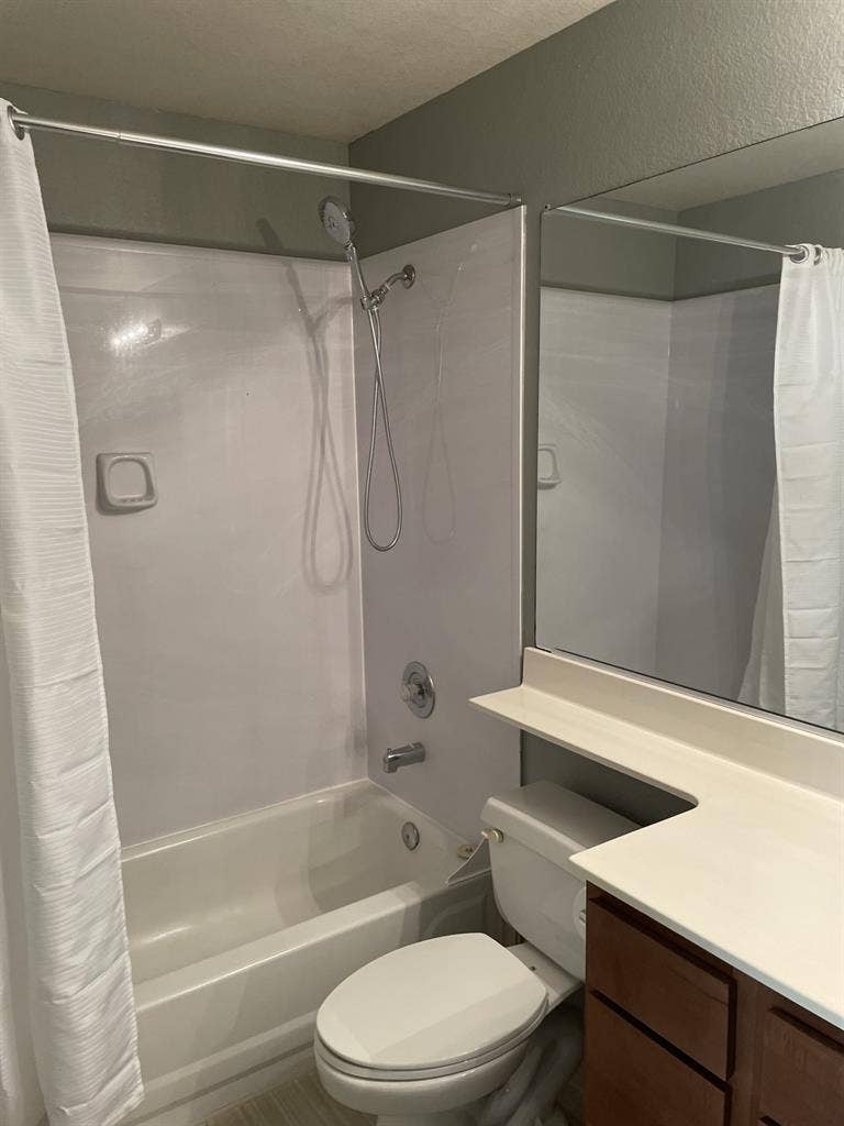 Spacious rooms available in house
