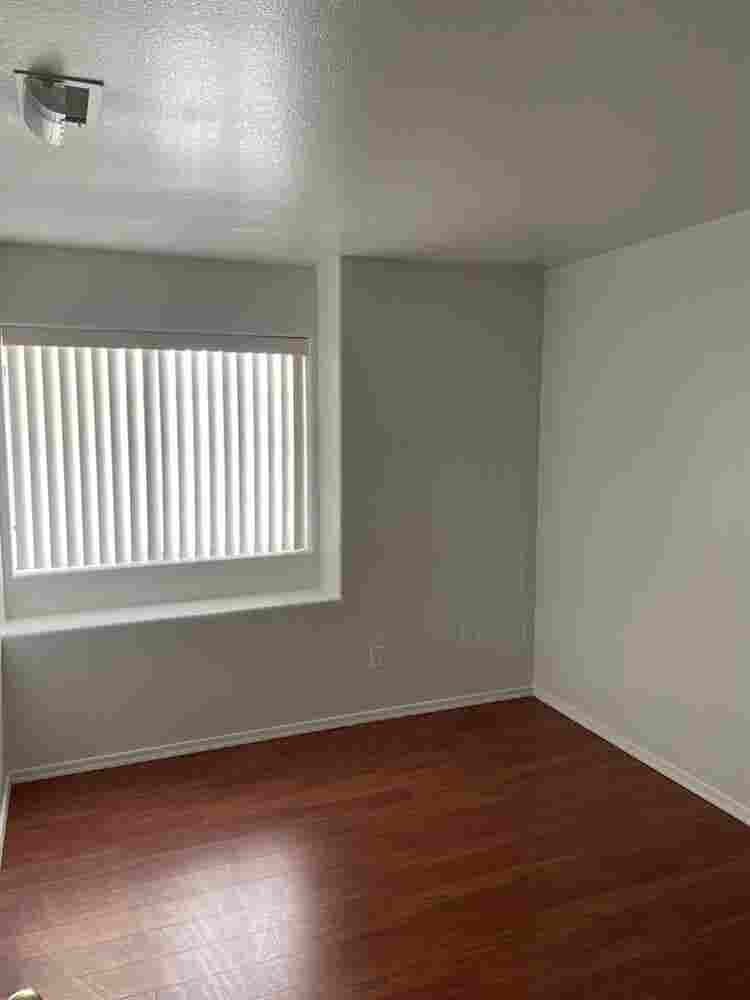 Spacious rooms available in house