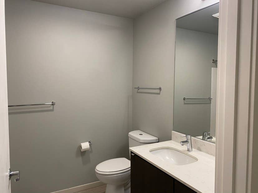b Room in Uni district