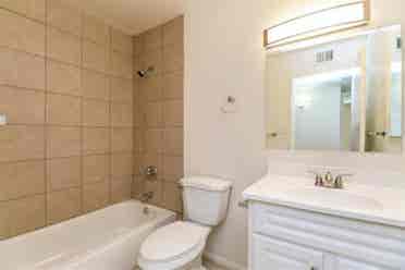 Modern Master Bedrooms For Rent