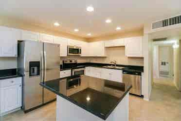 Modern Master Bedrooms For Rent