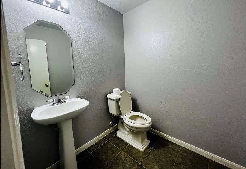 2 Rooms in Cypress, TX avail