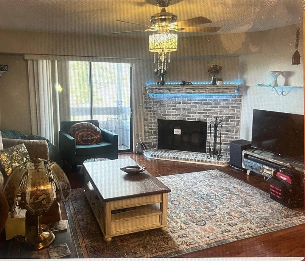 Room In Aurora W/Private Bathroom