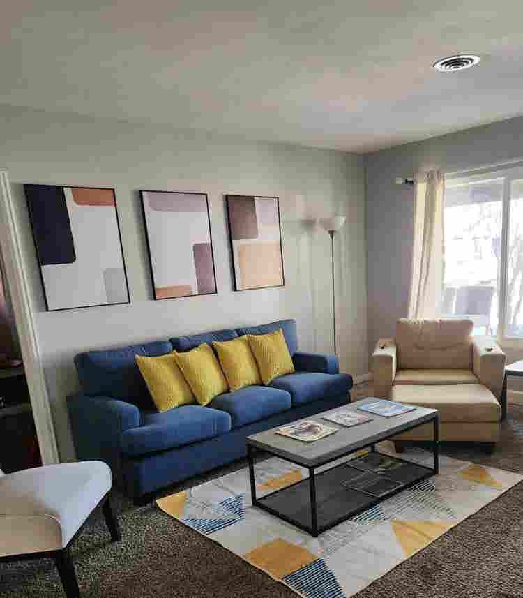 Comfortable Room In Aurora