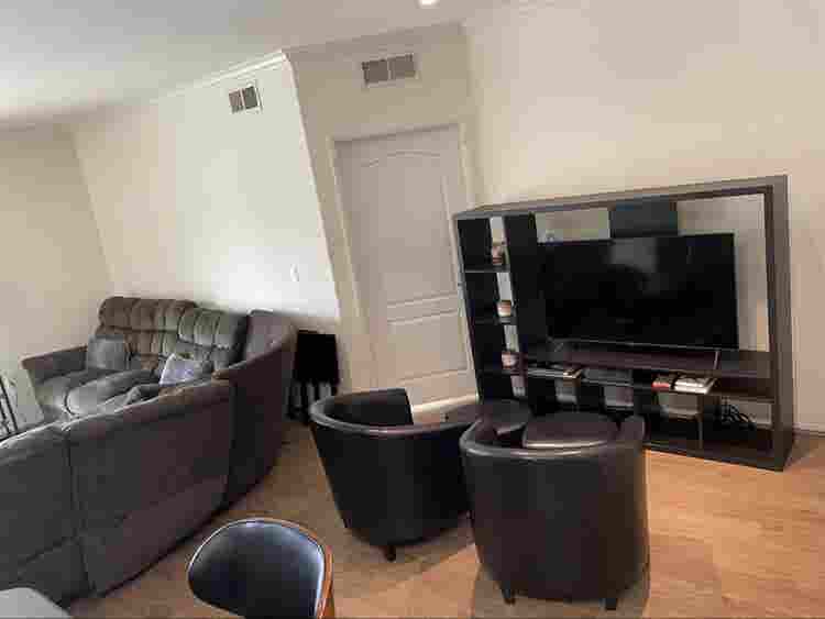 Room for rent in luxury apartment