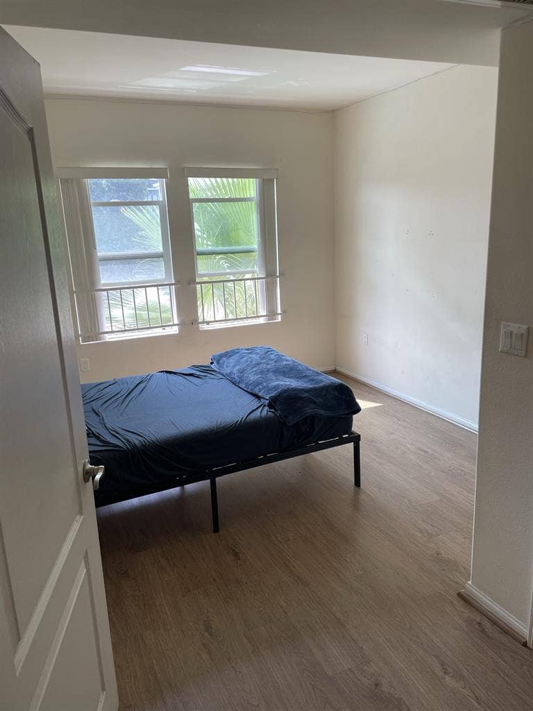 Room for rent in luxury apartment
