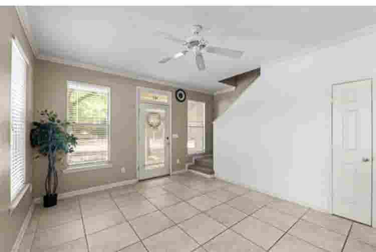 Townhome close to I-