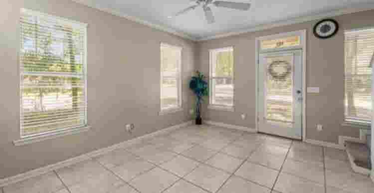 Townhome close to I-