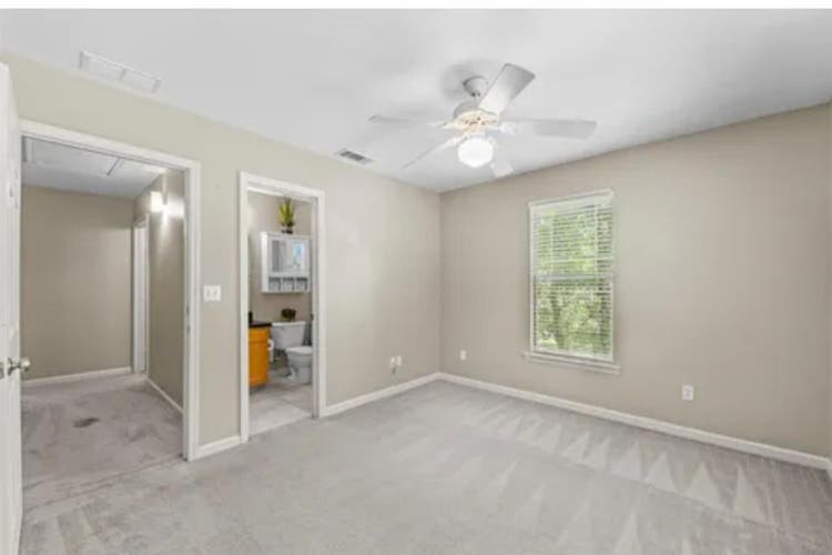 Townhome close to I-