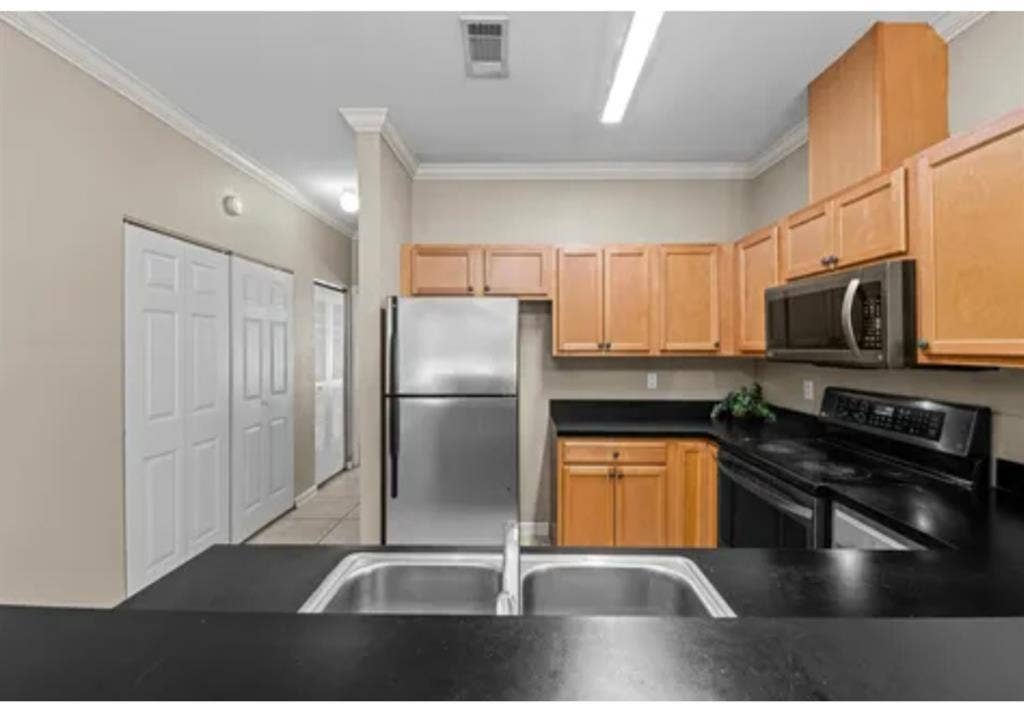 Townhome close to I-