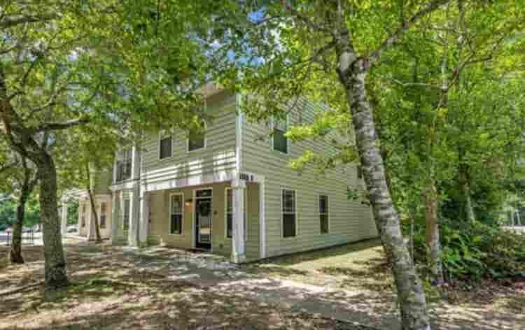 Townhome close to I-