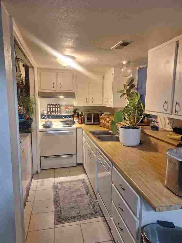 Master bedroom for rent