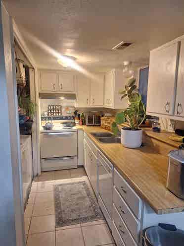 Master bedroom for rent