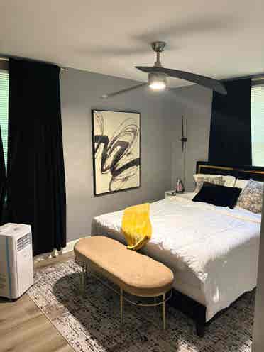 Private Room with Shared Bathroom