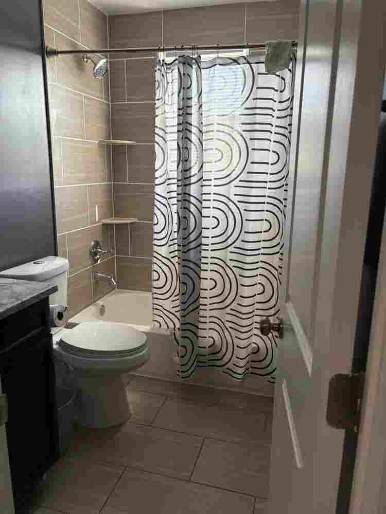 Private Room 2 in East Capitol