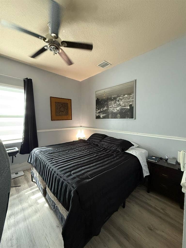Room in Weston Fl full furniture
