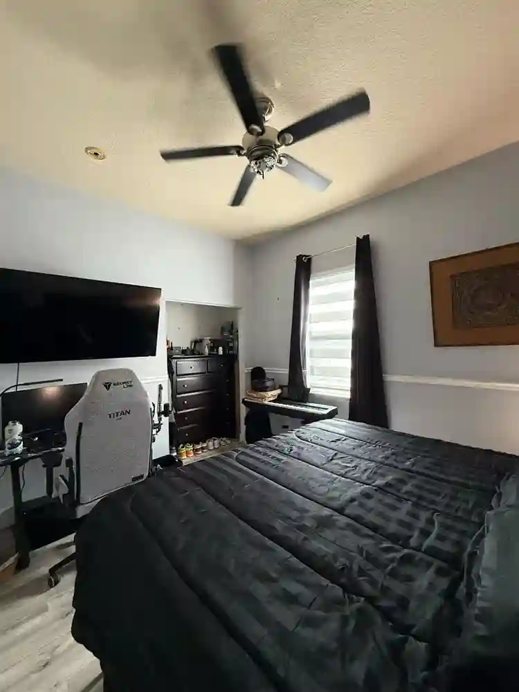 Room in Weston Fl full furniture