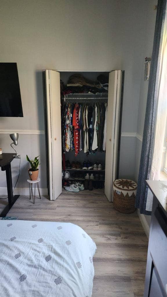 Room in Weston Fl full furniture