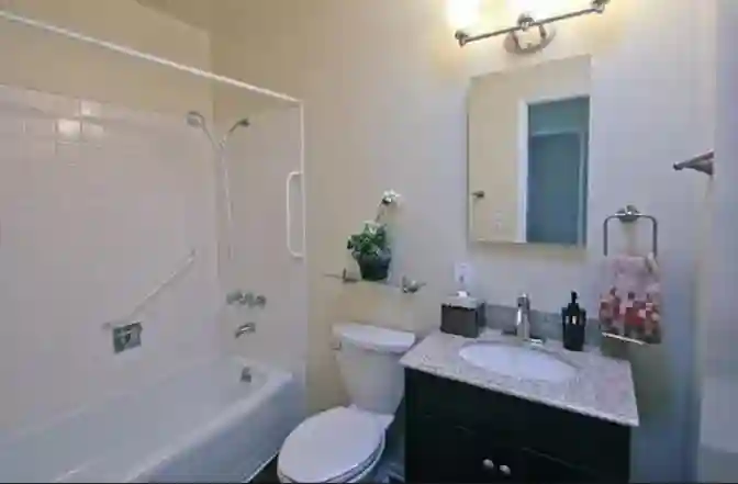 Room in Beautiful Home Neighborhood