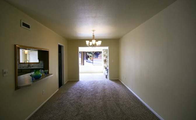 Room in Beautiful Home Neighborhood