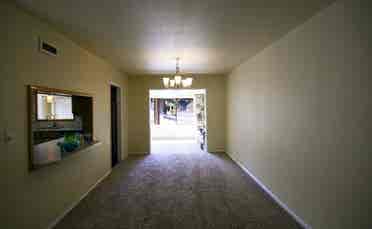 Room in Beautiful Home Neighborhood