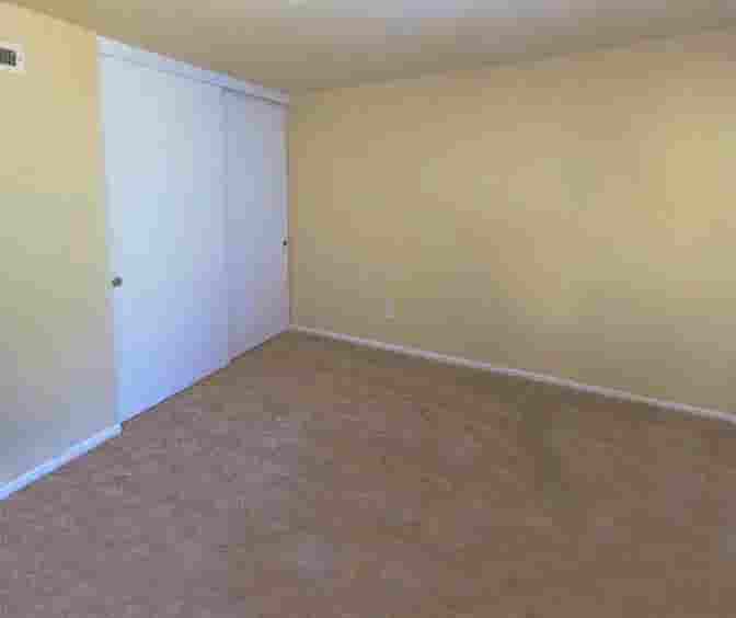 Room in Beautiful Home Neighborhood