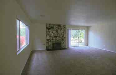 Room in Beautiful Home Neighborhood
