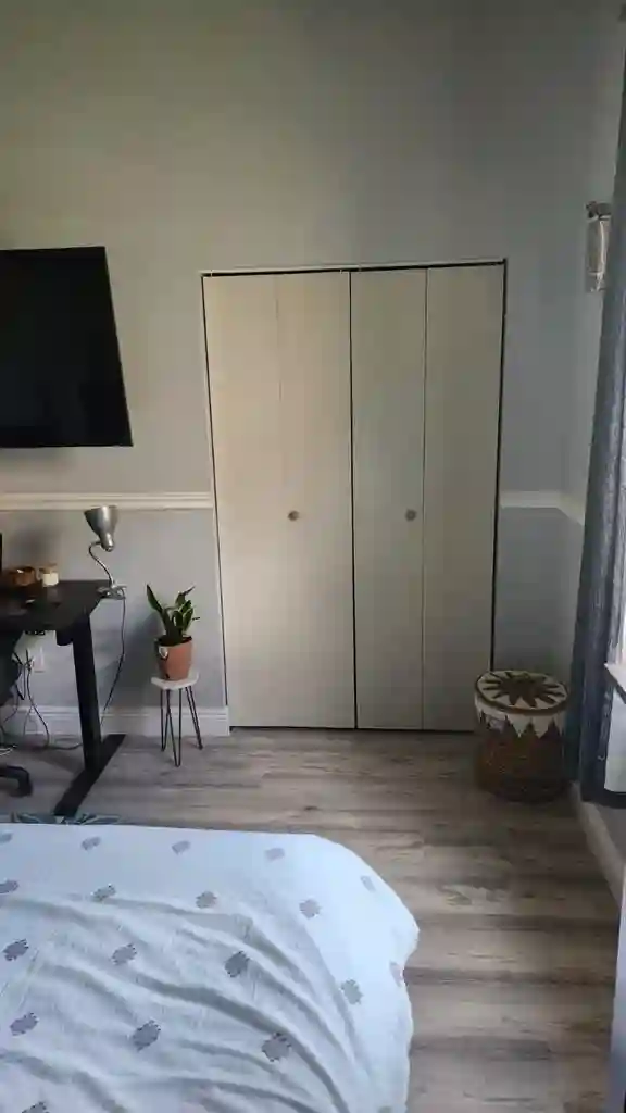 Weston Nice Room in a Nice House.