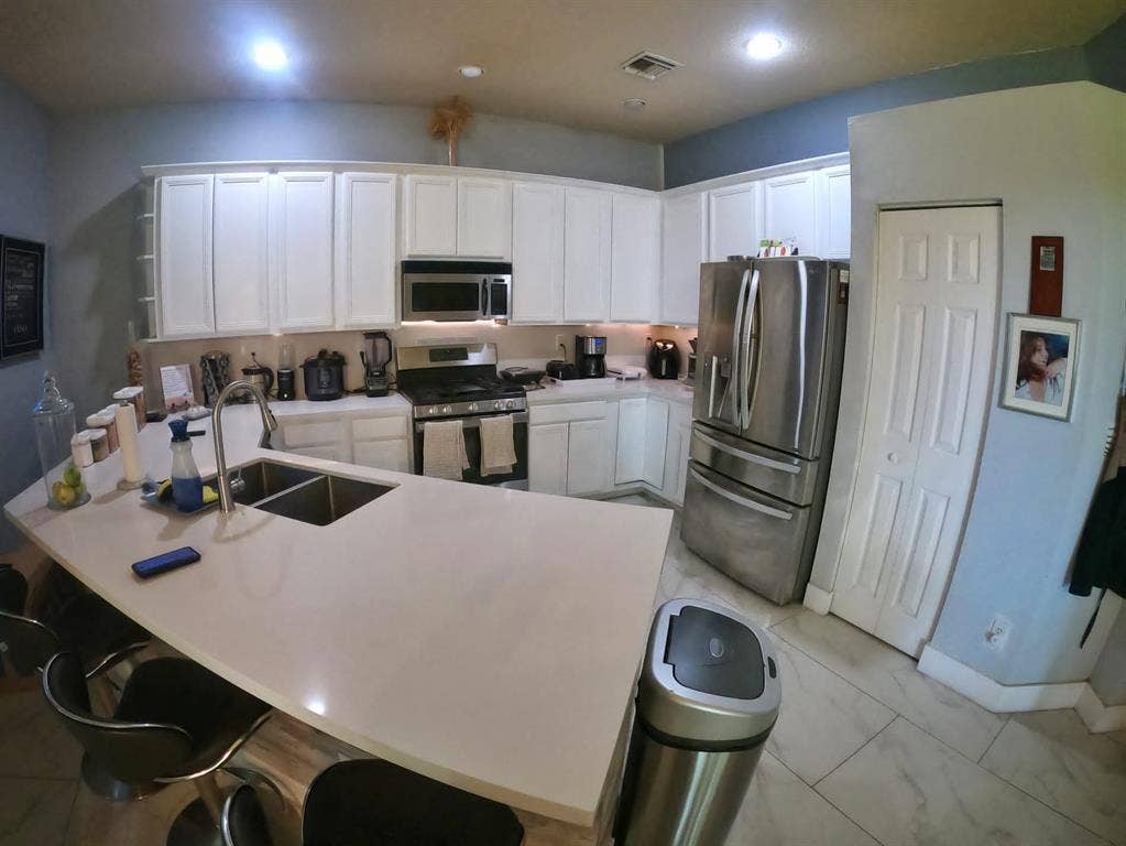 Weston Nice Room in a Nice House.