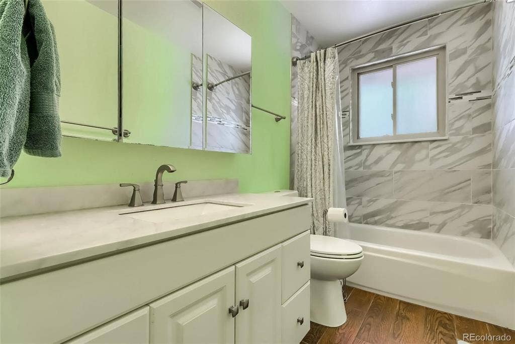 Master suite in Littleton!