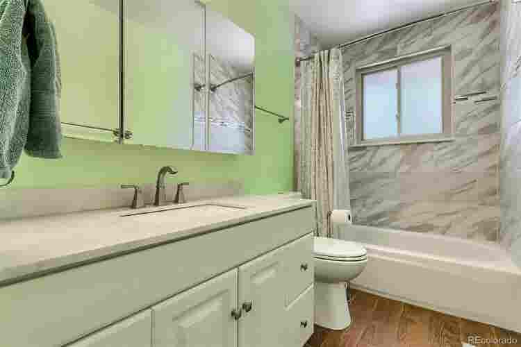 Master suite in Littleton!