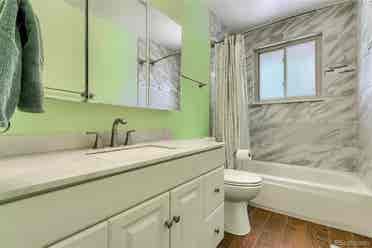 Master suite in Littleton!