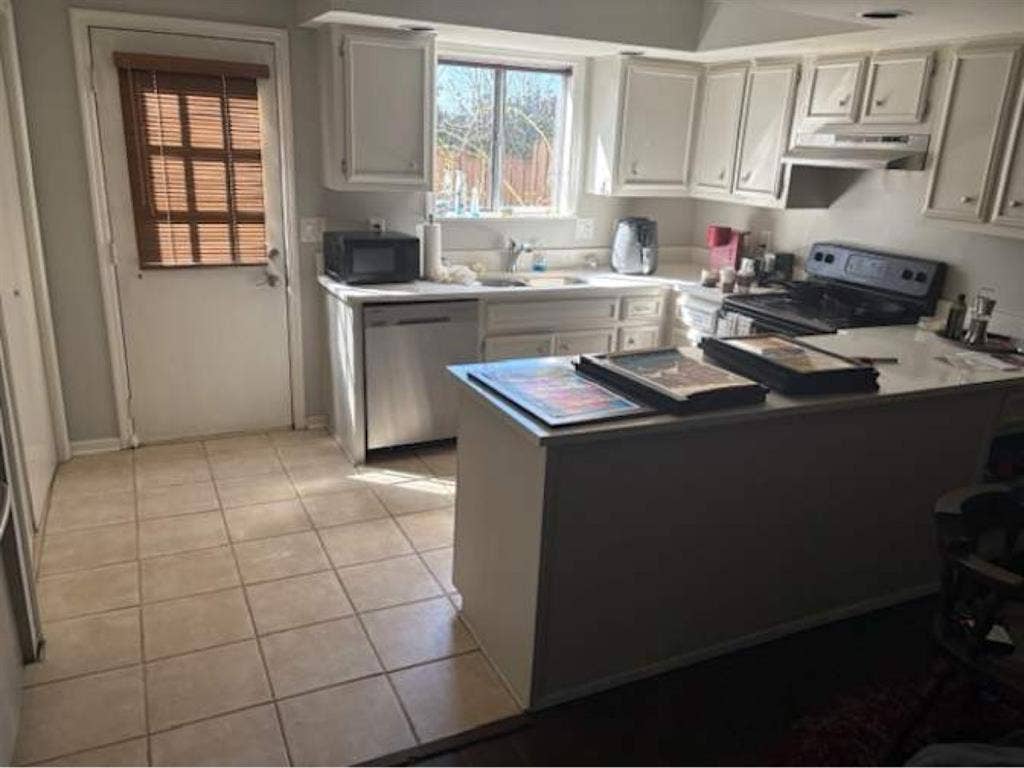 West End/Hillsboro Townhouse Condo