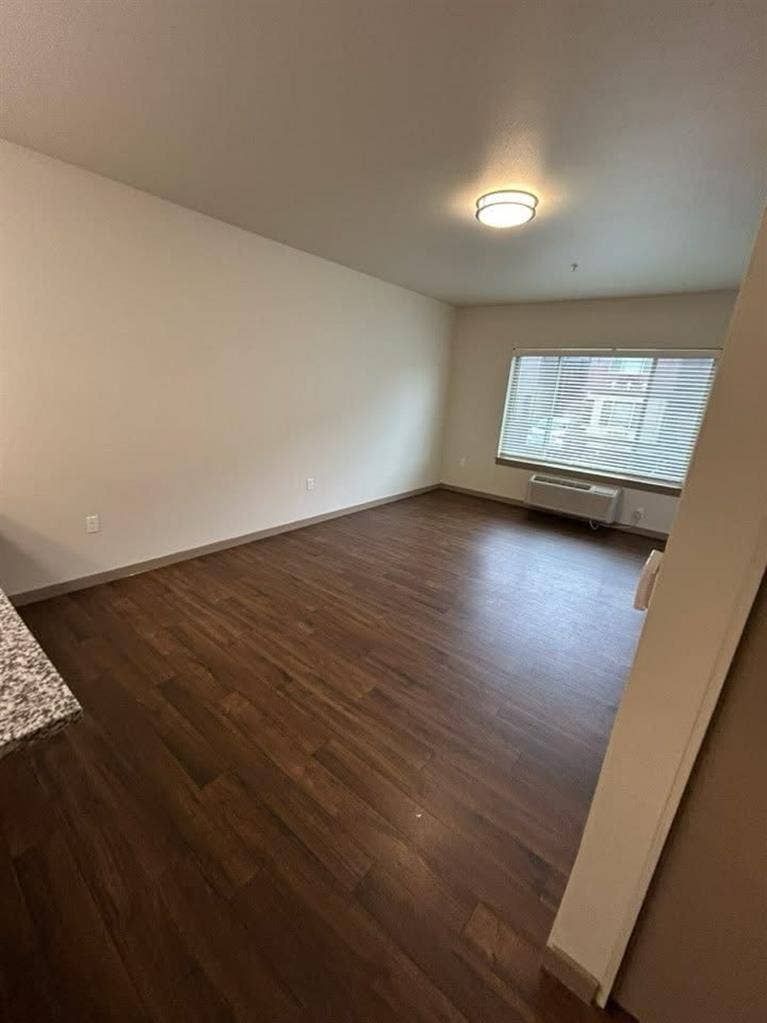Master bedroom available sept 1st