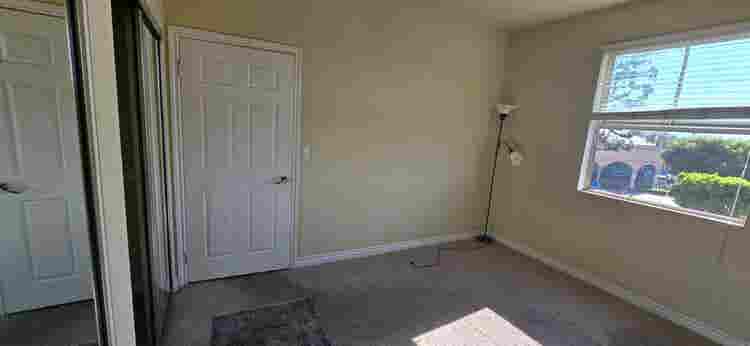 PRIVATE ROOM FOR RENT (LUXURY APT)