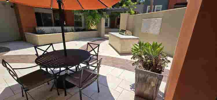 PRIVATE ROOM FOR RENT (LUXURY APT)
