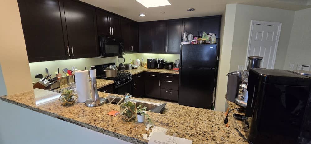 PRIVATE ROOM FOR RENT (LUXURY APT)